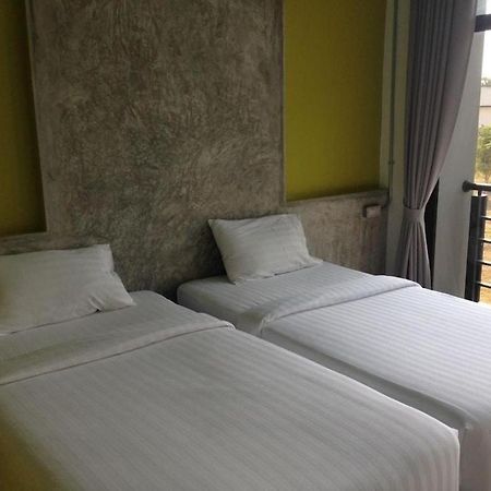 Pornsiri Hotel Sisaket Екстериор снимка