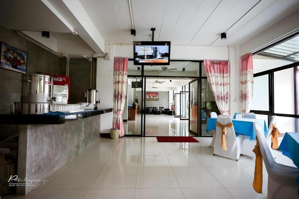 Pornsiri Hotel Sisaket Екстериор снимка