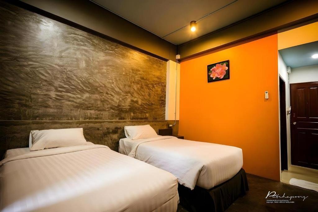 Pornsiri Hotel Sisaket Екстериор снимка