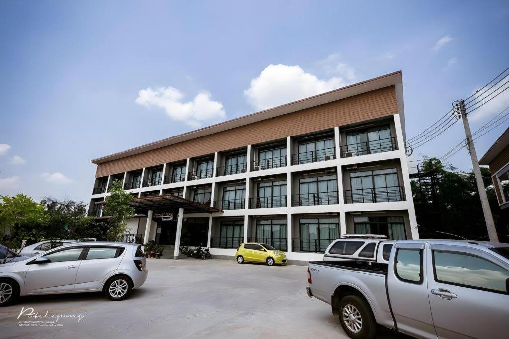 Pornsiri Hotel Sisaket Екстериор снимка