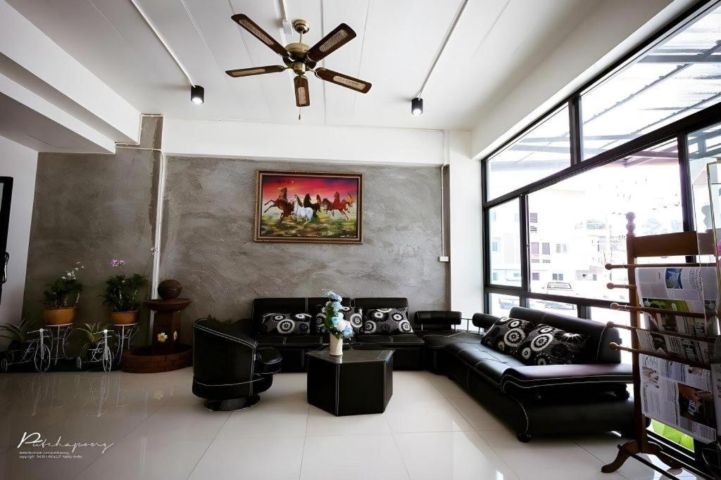 Pornsiri Hotel Sisaket Екстериор снимка